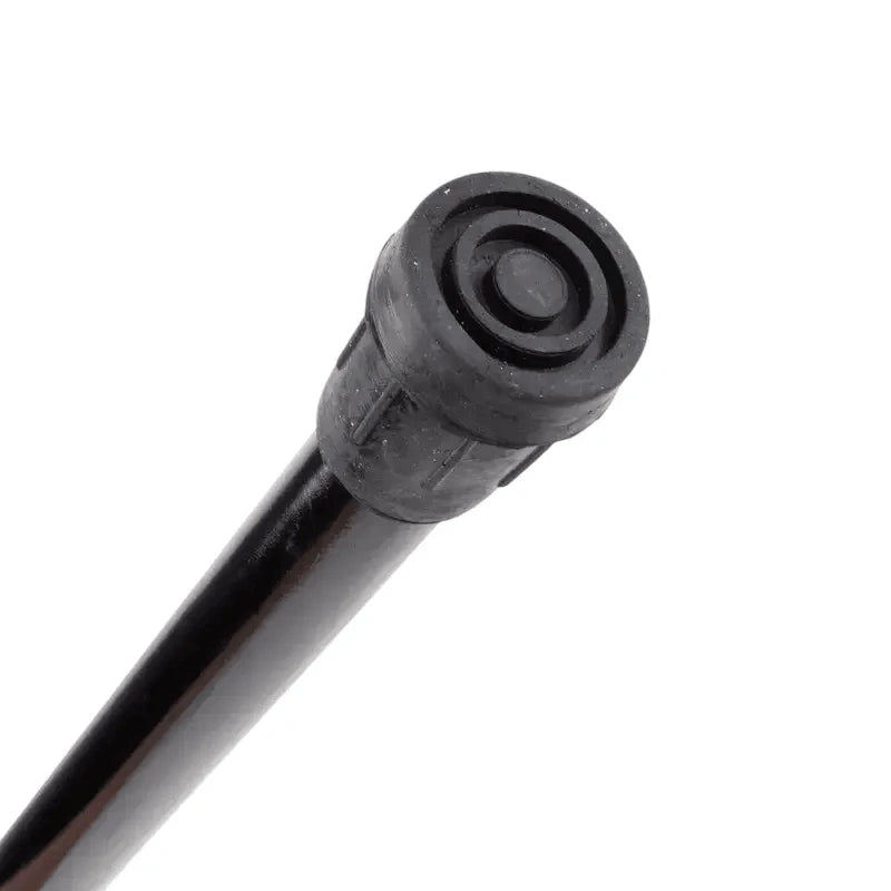 Nærbillede af sort stokkespids med koncentrisk mønstret rubberfitting for greb